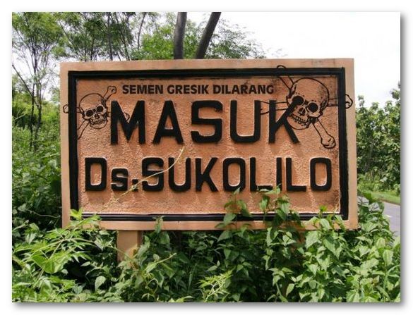 No entry for Semen Gresik, sign at entrance to Sukolilo, 2008 / SuperSamin